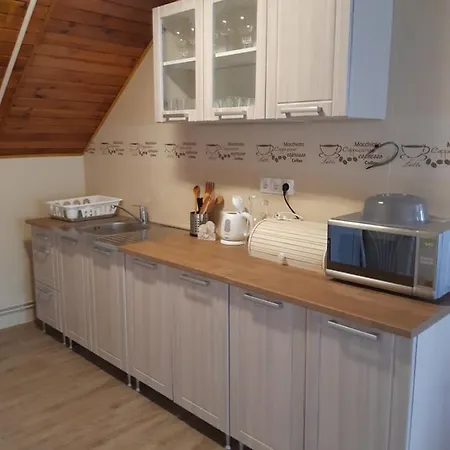Toldi Apartman 3*