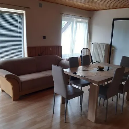 Toldi Apartman Maison d'hôtes 3*