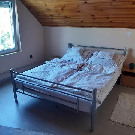 بيت ضيافة Toldi Apartman