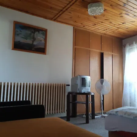 بيت ضيافة Toldi Apartman *