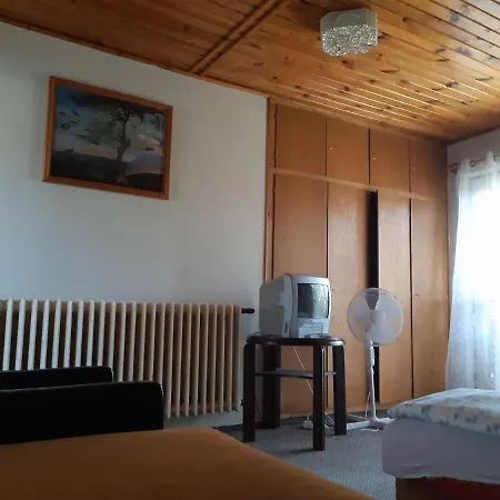 Gasthuis Toldi Apartman 3*