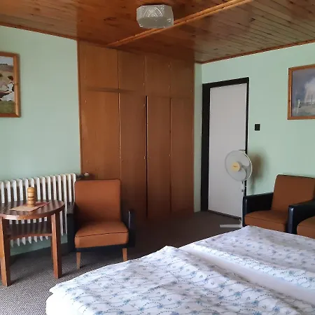 Toldi Apartman بيت ضيافة كيستاي