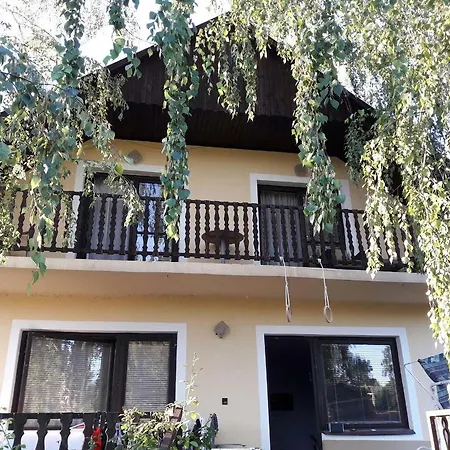 Toldi Apartman Maison d'hôtes 3*