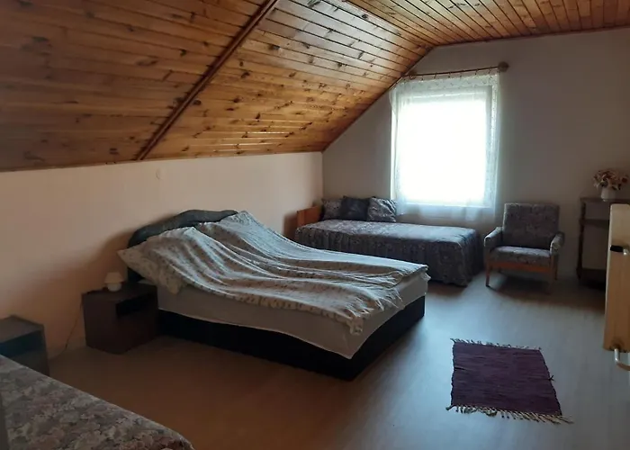 Toldi Apartman Гостевой дом 3*