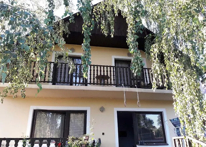 Toldi Apartman Гостевой дом 3*